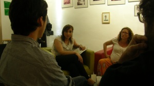 En la Filmoteca de Cáceres, contestando preguntas del público asistente. Foto: EMV